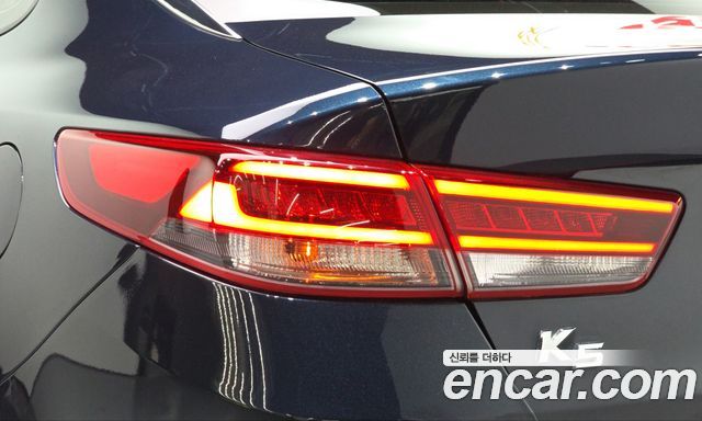 Kia K5 2017 — photo 9