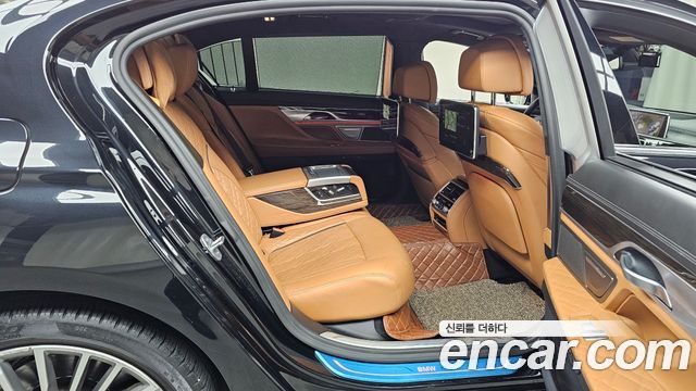 BMW 7-Series 2020 — photo 17