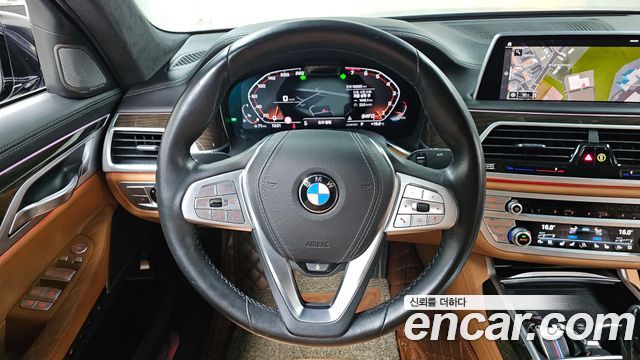 BMW 7-Series 2020 — photo 19