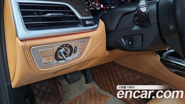 BMW 7-Series 2020 — photo 23