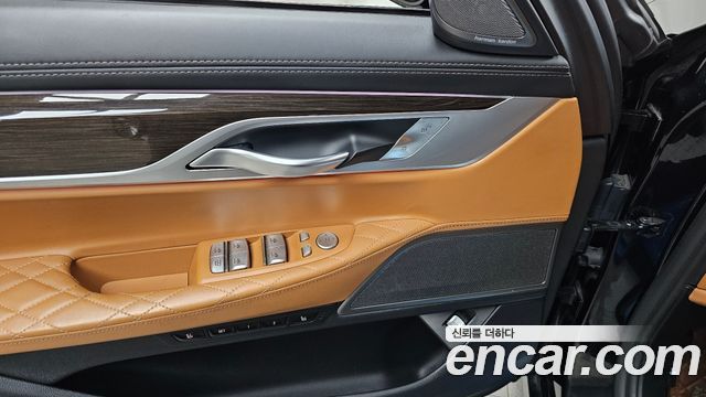 BMW 7-Series 2020 — photo 25