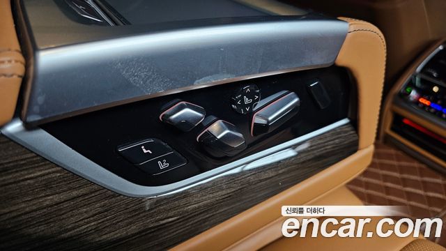 BMW 7-Series 2020 — photo 26