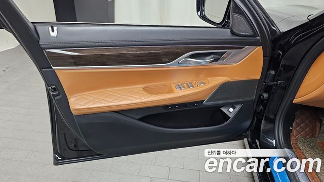 BMW 7-Series 2020 — photo 14