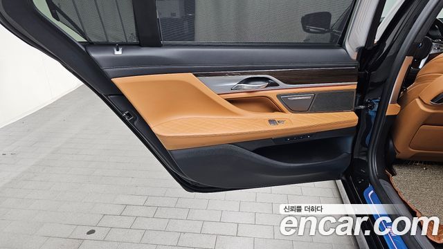 BMW 7-Series 2020 — photo 15