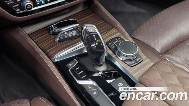 BMW 5-Series 2018 — photo 9