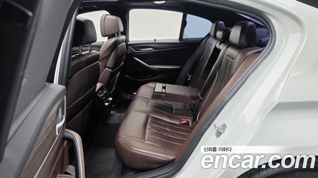 BMW 5-Series 2018 — photo 11