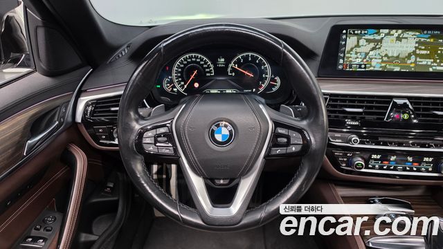 BMW 5-Series 2018 — photo 12