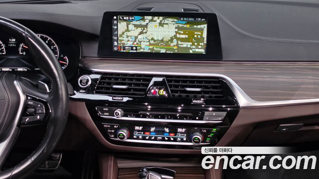 BMW 5-Series 2018 — photo 13