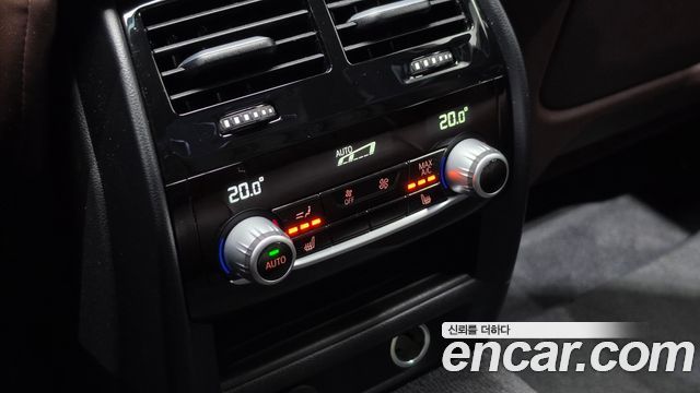 BMW 5-Series 2018 — photo 20
