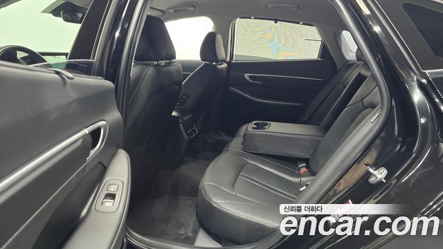 Hyundai Sonata 2022 — photo 18