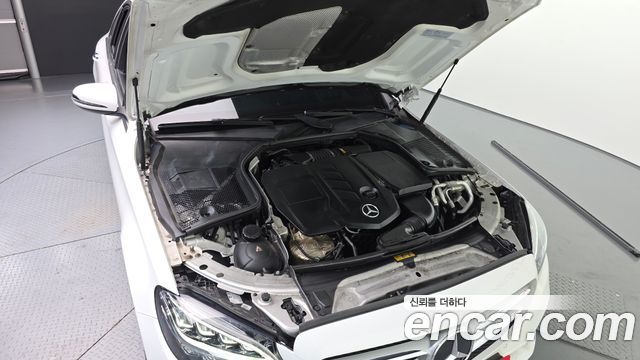 Mercedes-Benz C-Class 2020 — photo 6