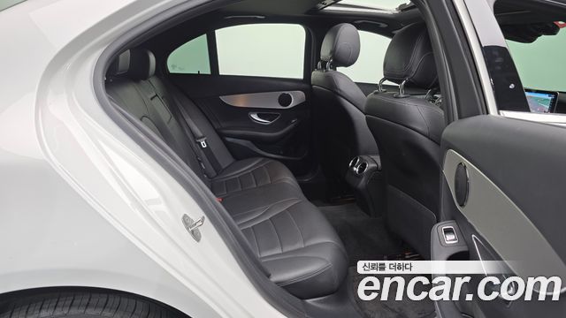 Mercedes-Benz C-Class 2020 — photo 12