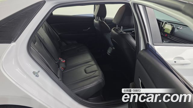Hyundai AVANTE 2023 — photo 18
