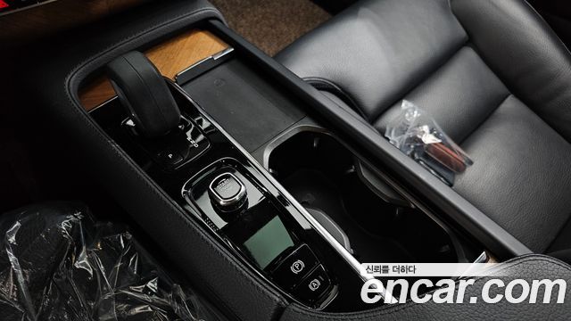 Volvo XC90 2022 — photo 12