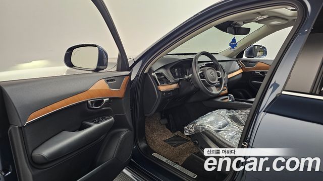 Volvo XC90 2022 — photo 13