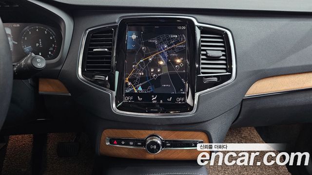 Volvo XC90 2022 — photo 18