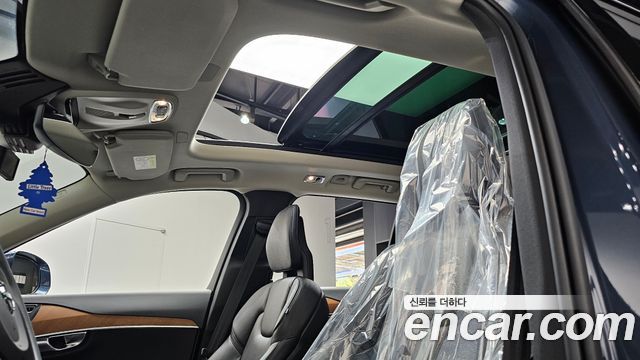 Volvo XC90 2022 — photo 22