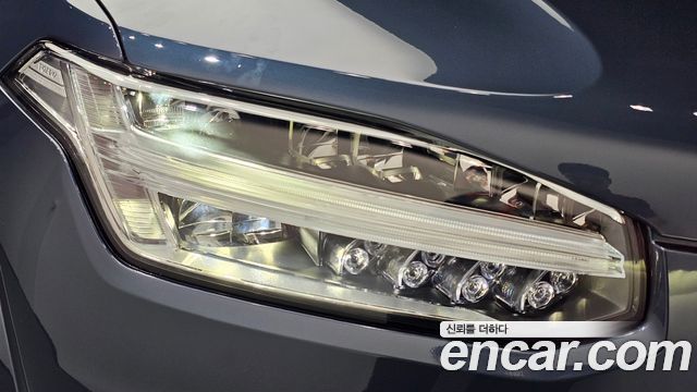 Volvo XC90 2022 — photo 8