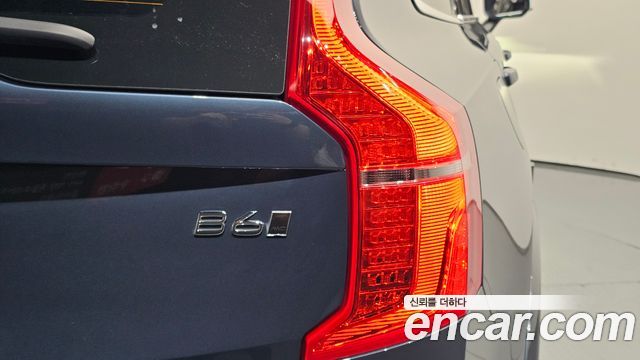 Volvo XC90 2022 — photo 9
