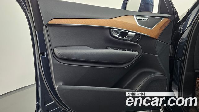 Volvo XC90 2022 — photo 14