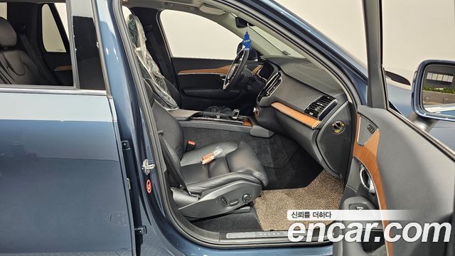 Volvo XC90 2022 — photo 16