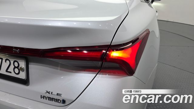 Toyota Avalon 2019 — photo 9