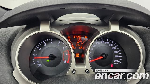 Nissan Juke 2015 — photo 8