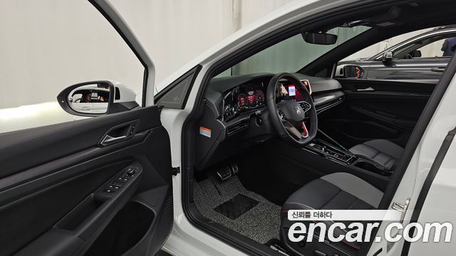 Volkswagen Golf 2023 — photo 13