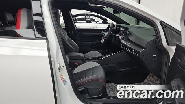 Volkswagen Golf 2023 — photo 17