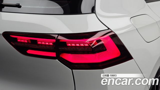 Volkswagen Golf 2023 — photo 9
