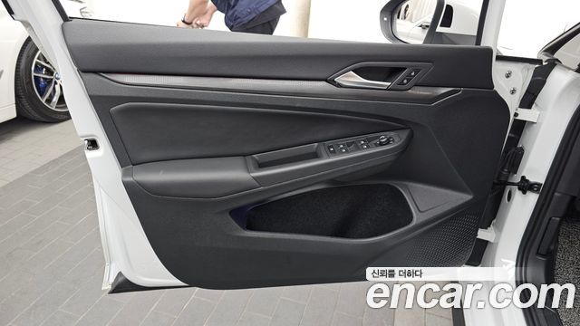 Volkswagen Golf 2023 — photo 14