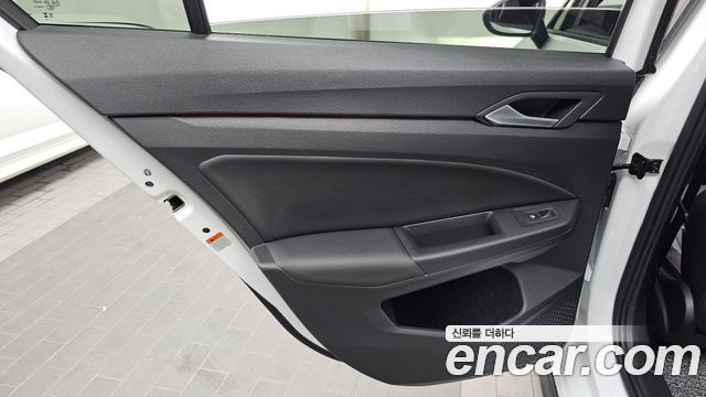 Volkswagen Golf 2023 — photo 15