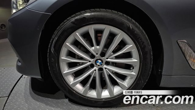 BMW 5-Series 2019 — photo 5