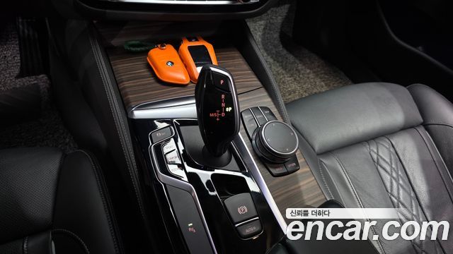 BMW 5-Series 2019 — photo 9