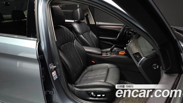 BMW 5-Series 2019 — photo 11