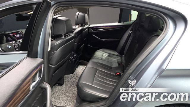 BMW 5-Series 2019 — photo 12