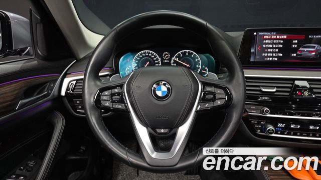 BMW 5-Series 2019 — photo 13