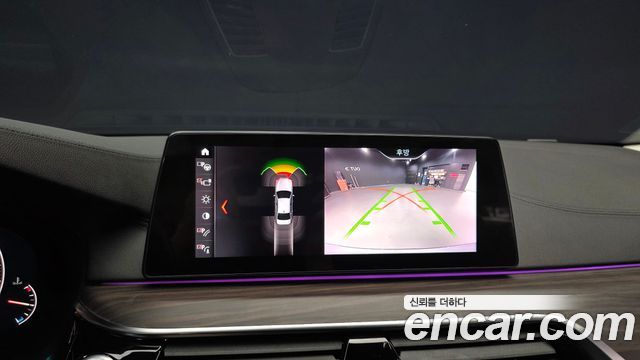 BMW 5-Series 2019 — photo 15
