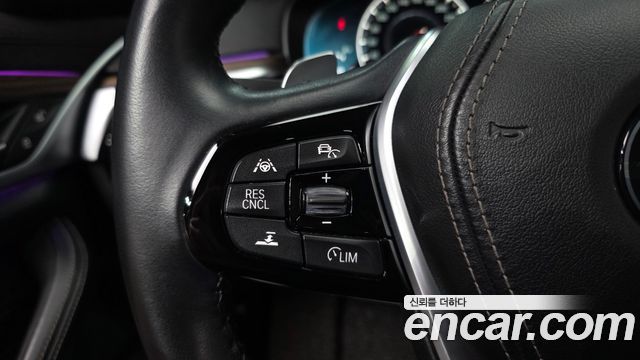 BMW 5-Series 2019 — photo 16
