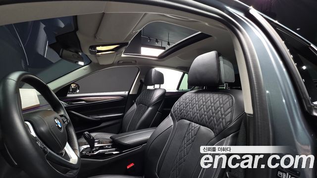 BMW 5-Series 2019 — photo 17