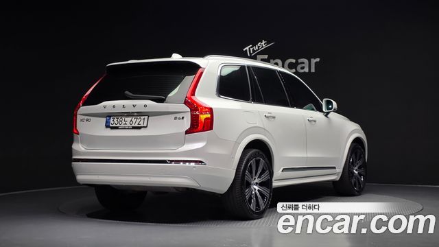 Volvo XC90 2023 — photo 2