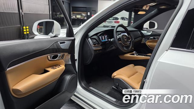 Volvo XC90 2023 — photo 13