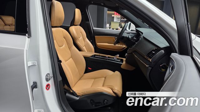 Volvo XC90 2023 — photo 17