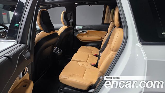 Volvo XC90 2023 — photo 16
