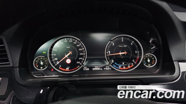 BMW 5-Series 2016 — photo 8