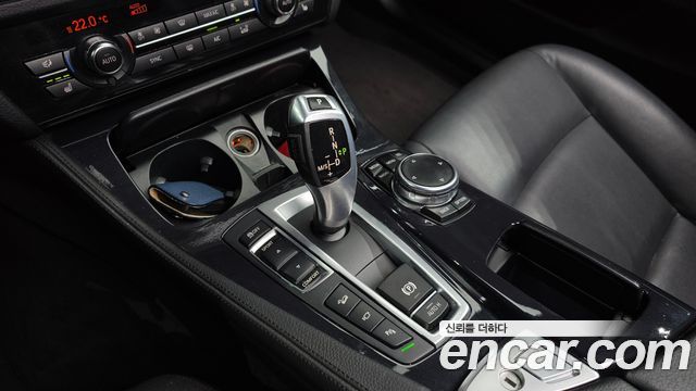 BMW 5-Series 2016 — photo 9