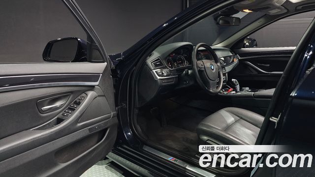 BMW 5-Series 2016 — photo 10