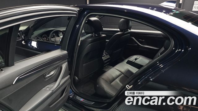 BMW 5-Series 2016 — photo 12