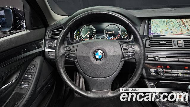 BMW 5-Series 2016 — photo 13