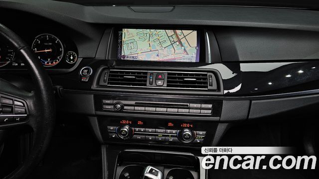 BMW 5-Series 2016 — photo 14